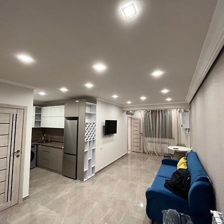 City Centre Apartment On Sakharov Square Ereván Exterior foto