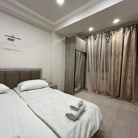 City Centre Apartment On Sakharov Square Ereván Exterior foto